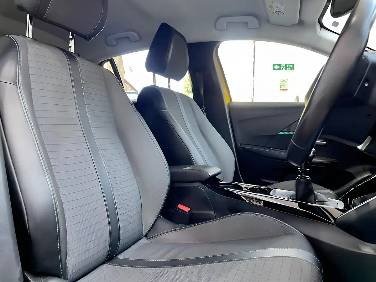 Used 2021 Peugeot 208 Allure Yellow - Interior and Exterior details 7