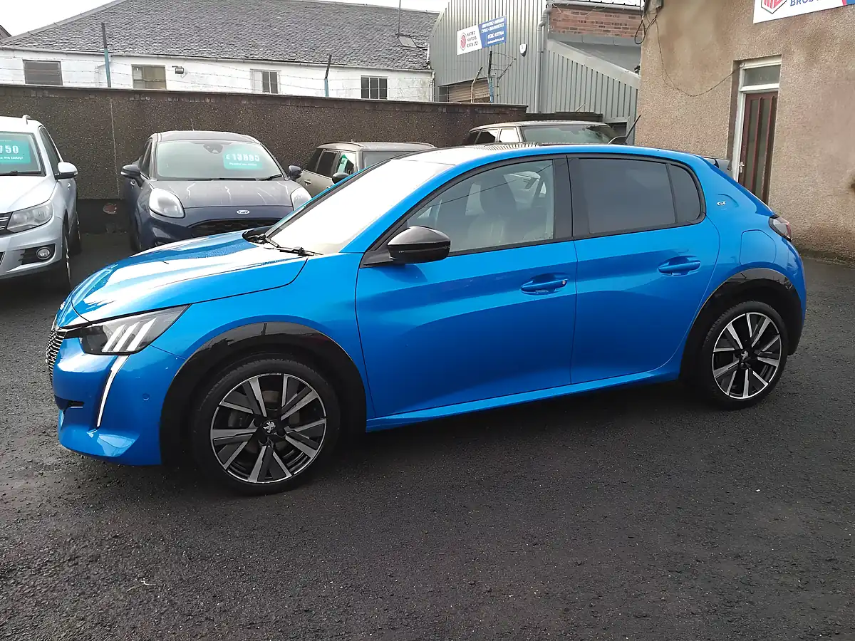 Used 2021 Peugeot 208 GT Blue - Front View