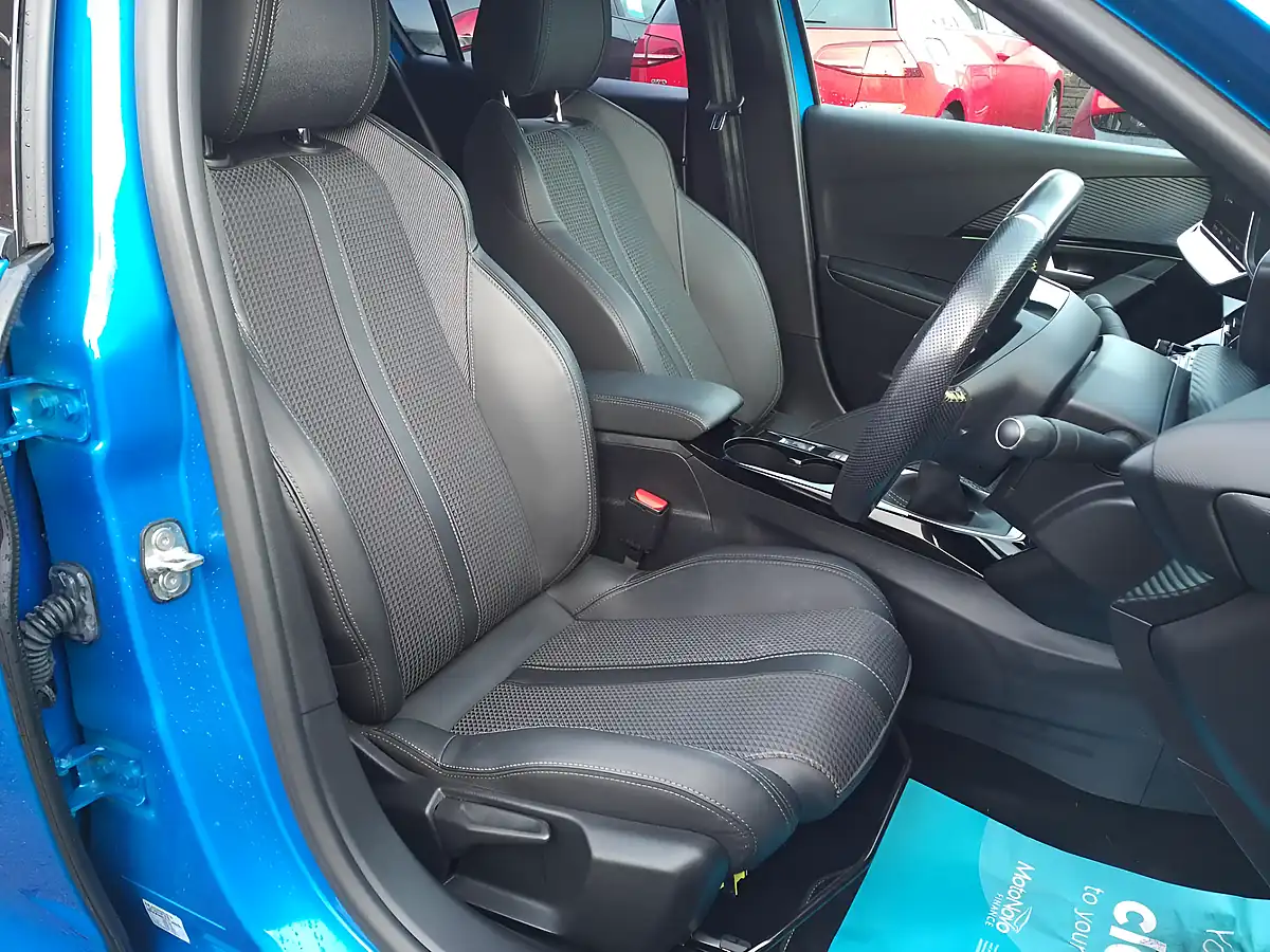 Used 2021 Peugeot 208 GT Blue - Interior and Exterior details 15