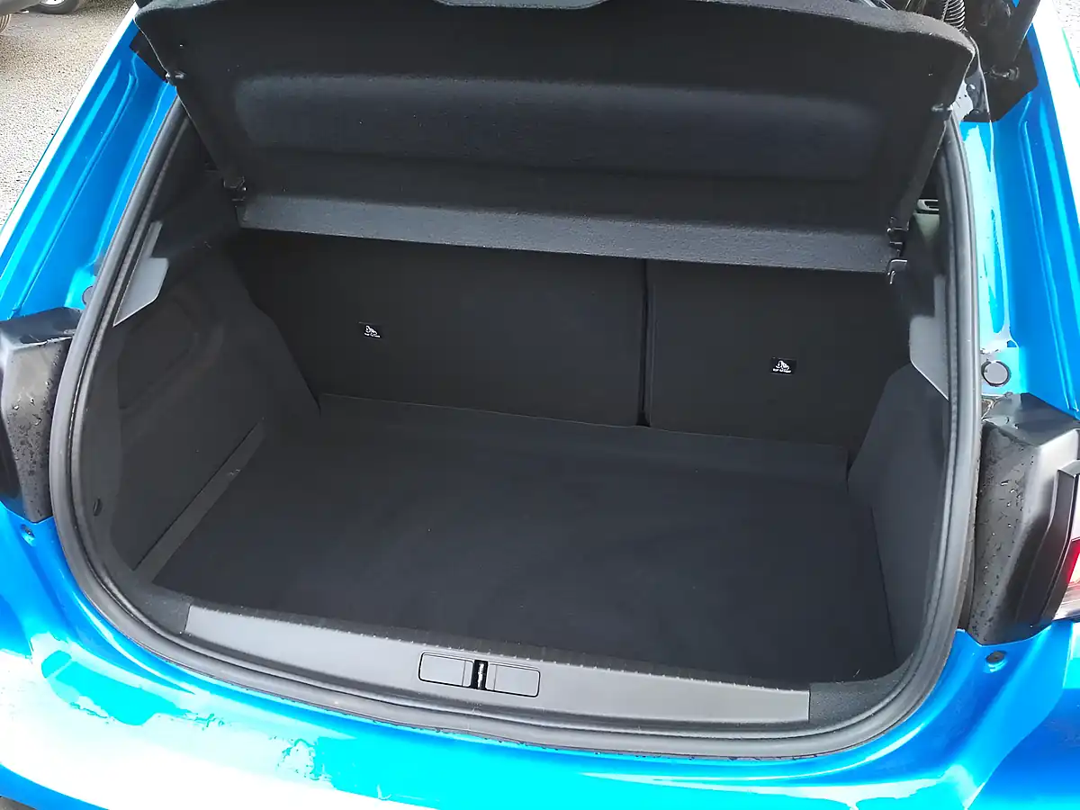 Used 2021 Peugeot 208 GT Blue - Interior and Exterior details 19