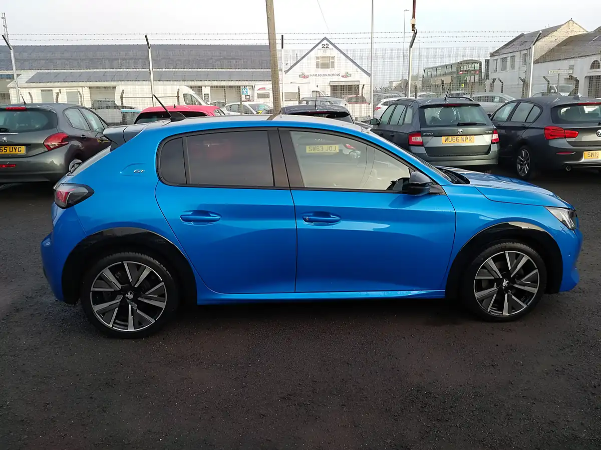 Used 2021 Peugeot 208 GT Blue - Interior and Exterior details 7