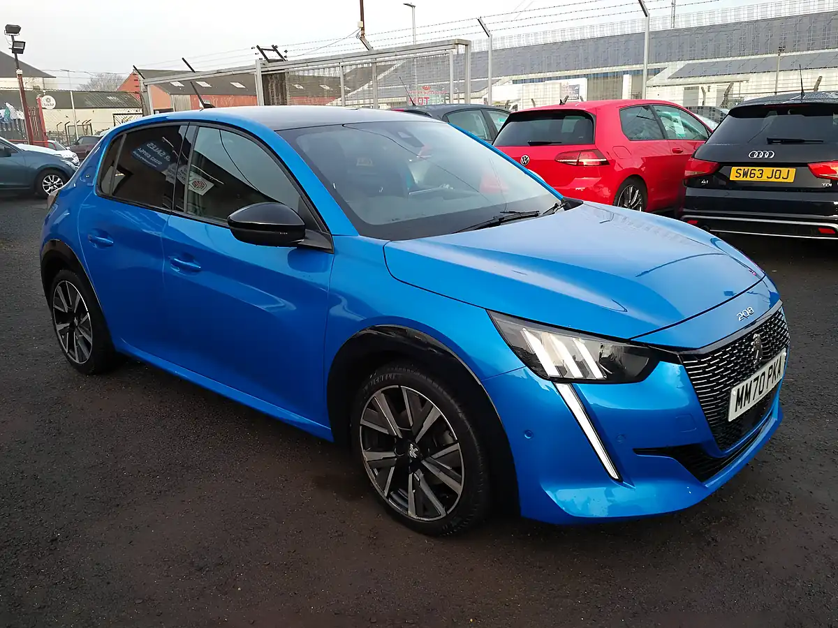 Used 2021 Peugeot 208 GT Blue - Interior and Exterior details 9