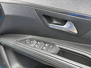 Used 2021 Peugeot 3008 Allure Premium Blue - Interior and Exterior details 11