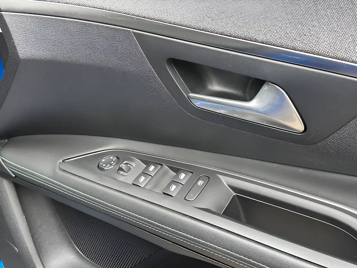 Used 2021 Peugeot 3008 Allure Premium Blue - Interior and Exterior details 11