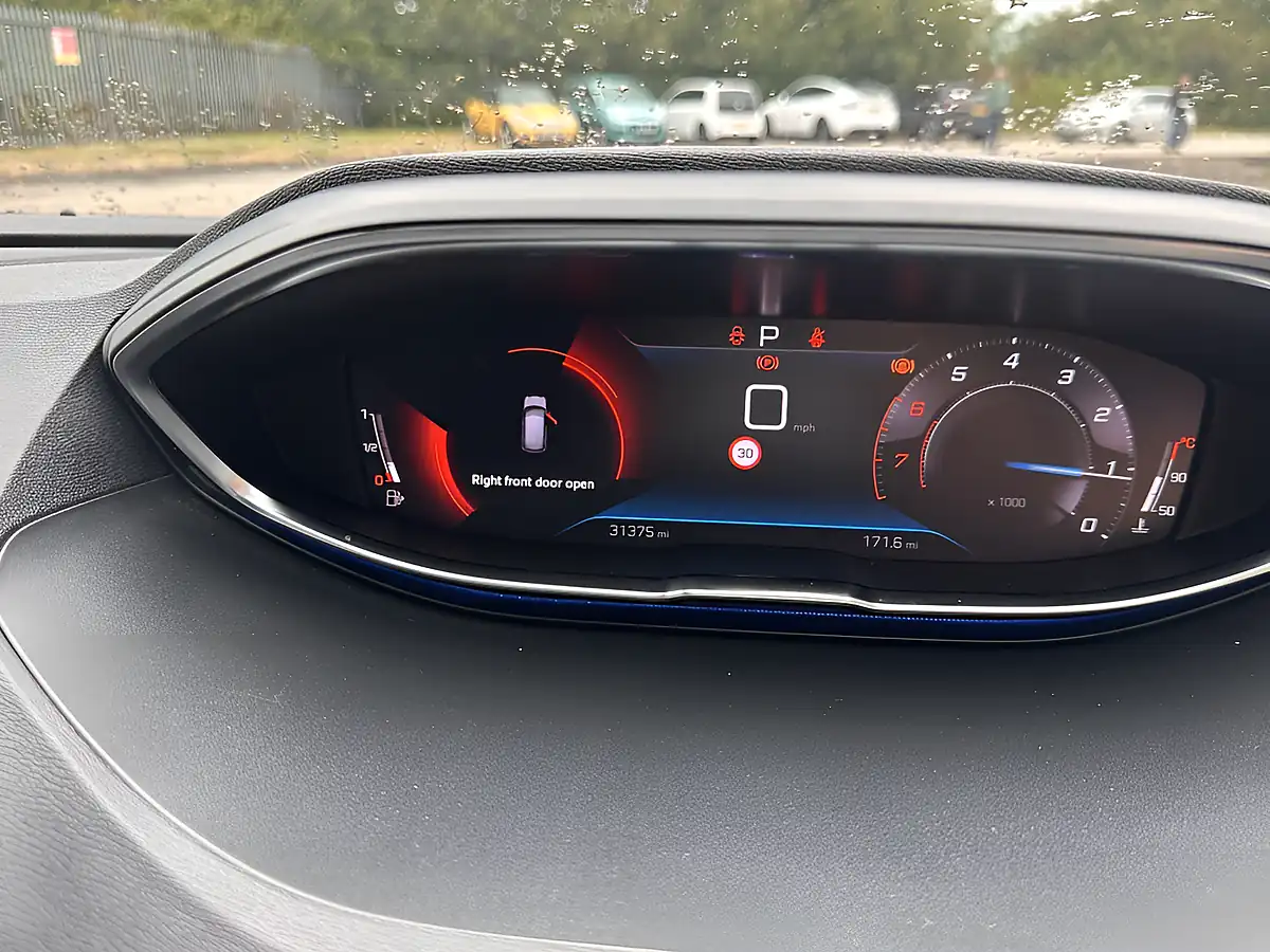 Used 2021 Peugeot 3008 Allure Premium Blue - Interior and Exterior details 13