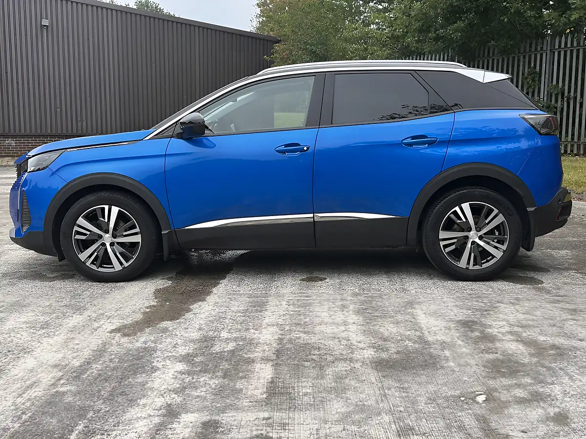 Used 2021 Peugeot 3008 Allure Premium Blue - Interior and Exterior details 8