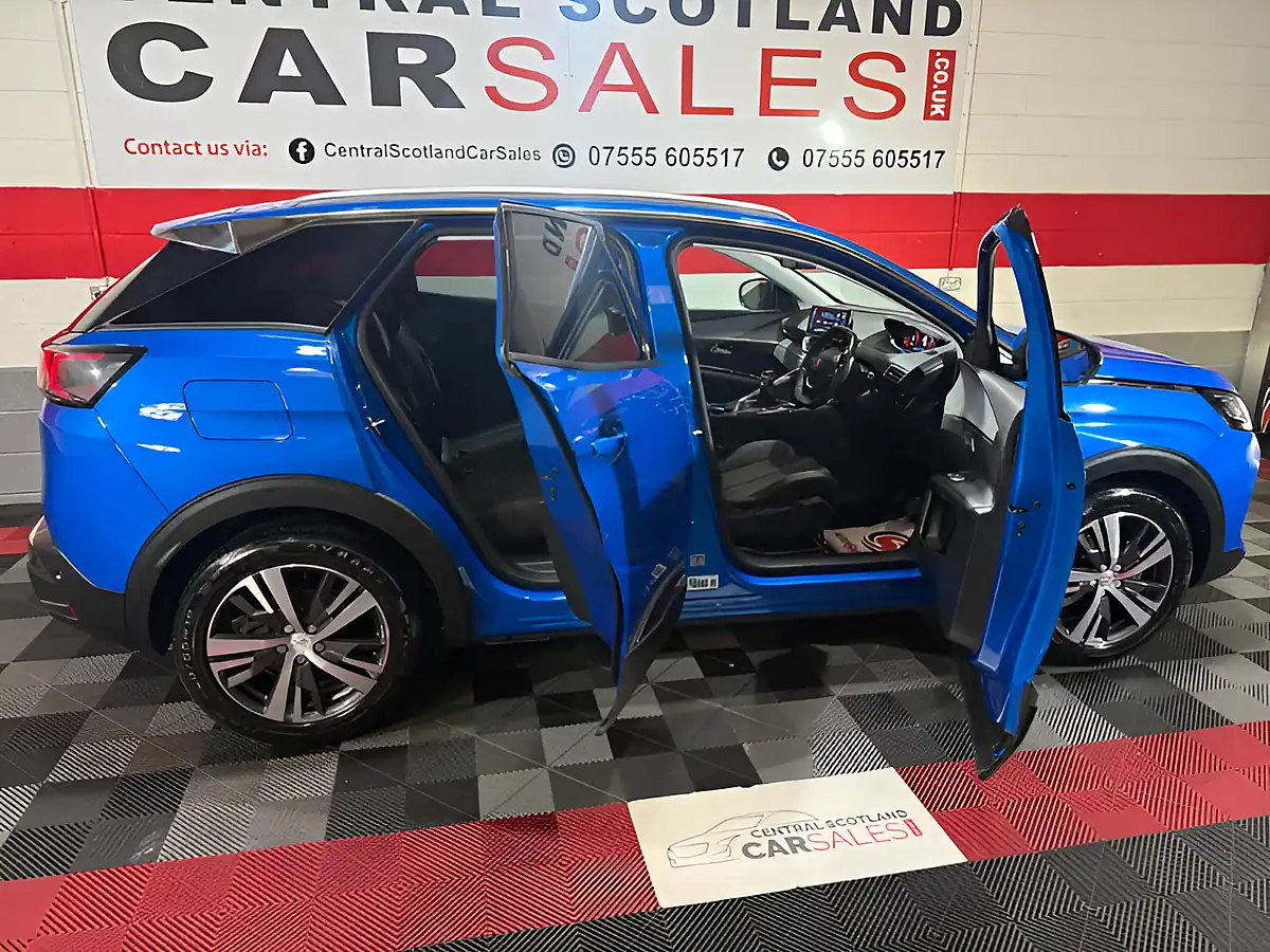 Used 2021 Peugeot 3008 Allure Premium Blue - Interior and Exterior details 9