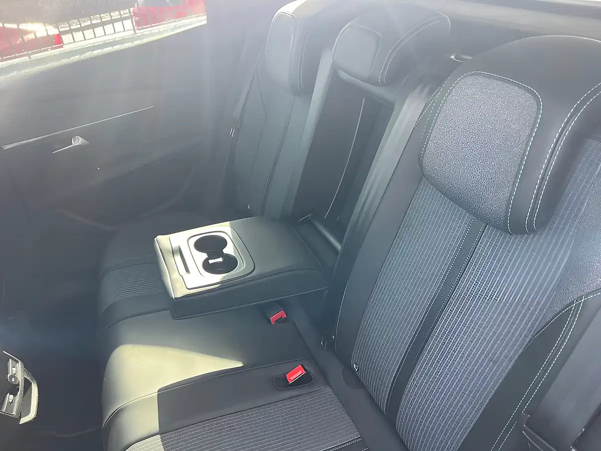 Used 2021 Peugeot 3008 Allure Premium Grey - Interior and Exterior details 17