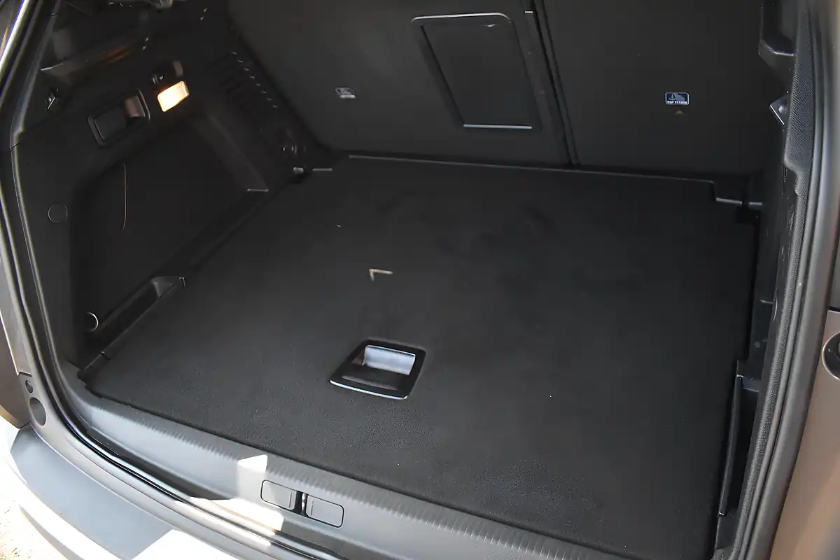 Used 2021 Peugeot 3008 Allure Premium Grey - Interior and Exterior details 15