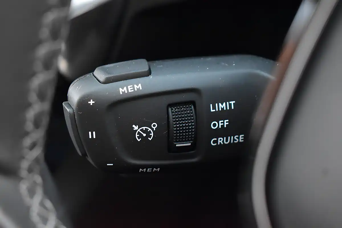 Used 2021 Peugeot 3008 Allure Premium Grey - Interior and Exterior details 16