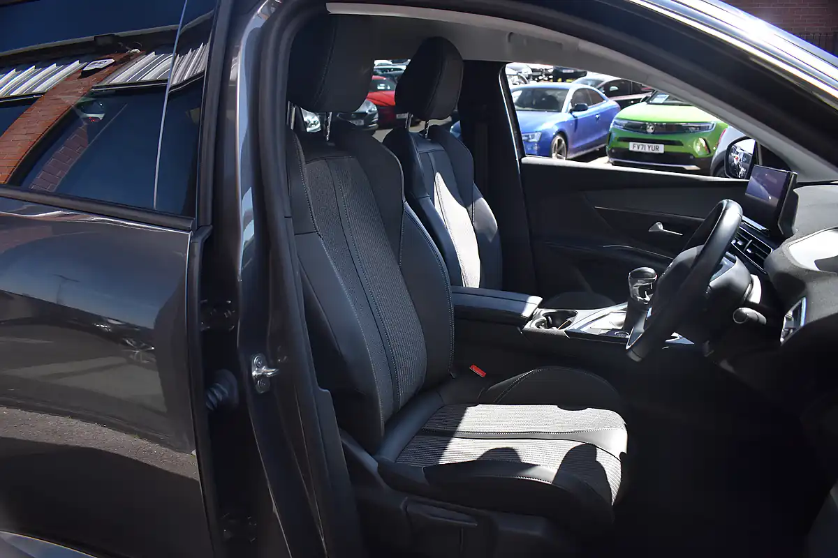 Used 2021 Peugeot 3008 Allure Premium Grey - Interior and Exterior details 7