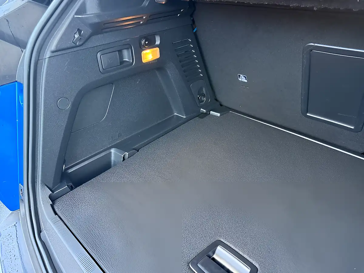 Used 2021 Peugeot 3008 GT Blue - Interior and Exterior details 10