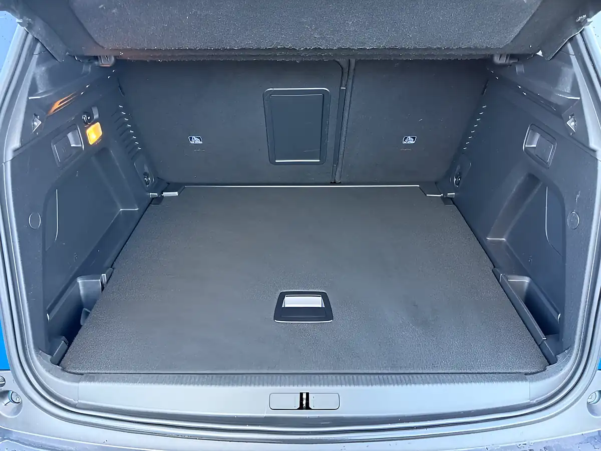 Used 2021 Peugeot 3008 GT Blue - Interior and Exterior details 9