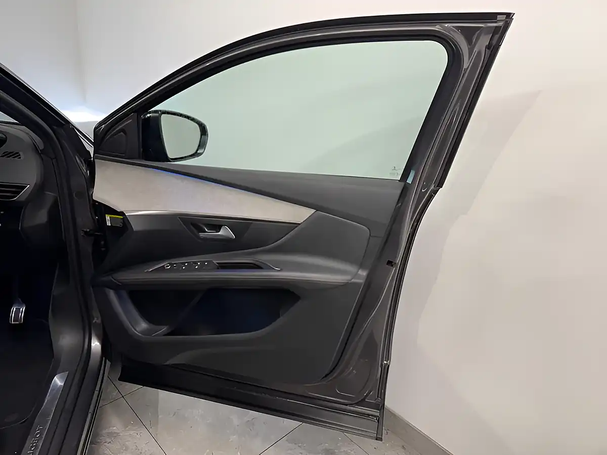 Used 2021 Peugeot 3008 GT Grey - Interior and Exterior details 11