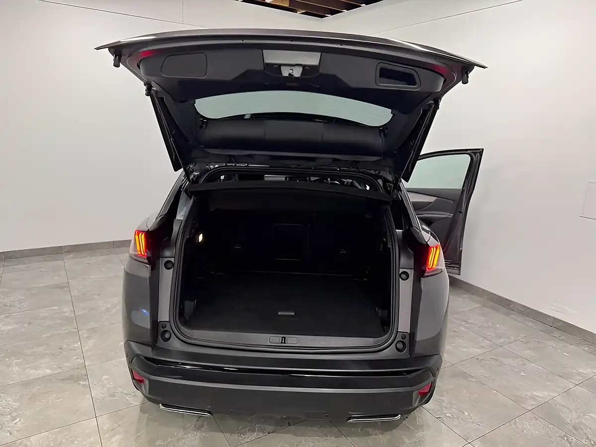 Used 2021 Peugeot 3008 GT Grey - Interior and Exterior details 14