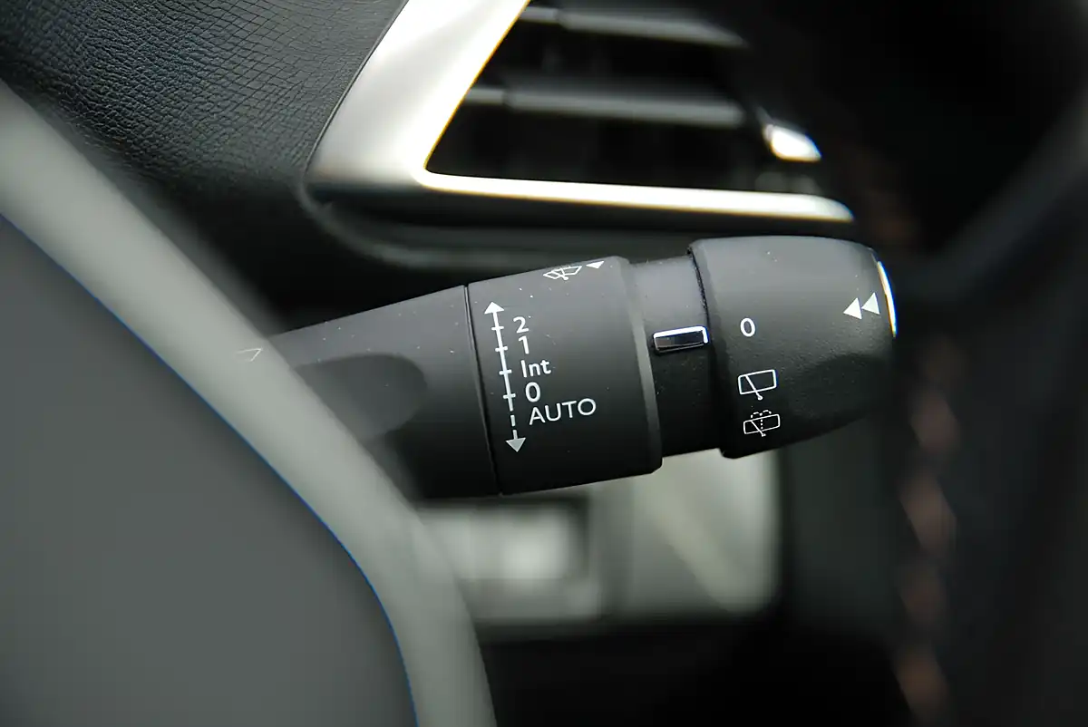 Used 2021 Peugeot 3008 GT Grey - Interior and Exterior details 6
