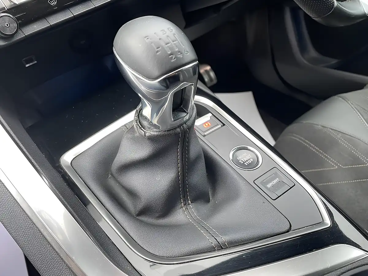 Used 2021 Peugeot 3008 GT White - Interior and Exterior details 11