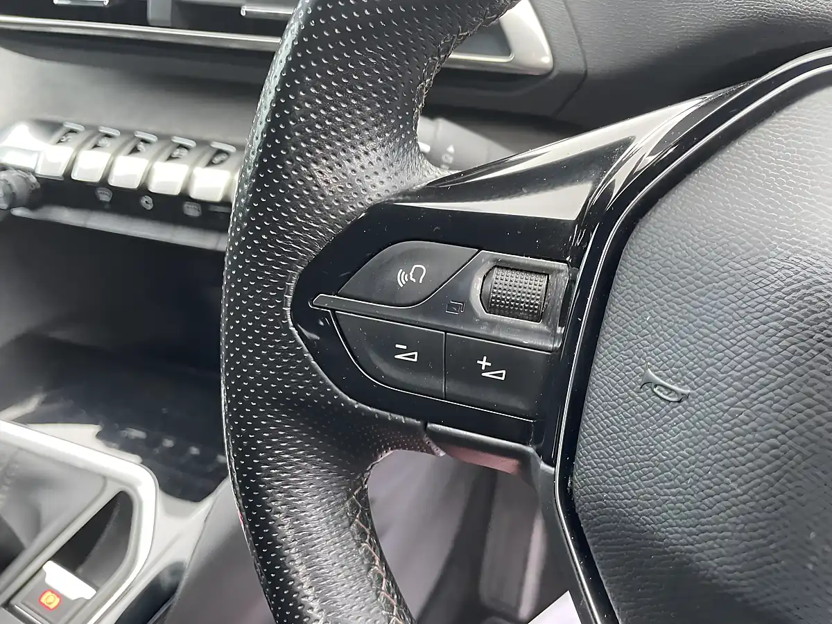 Used 2021 Peugeot 3008 GT White - Interior and Exterior details 15