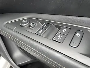 Used 2021 Peugeot 3008 GT White - Interior and Exterior details 16
