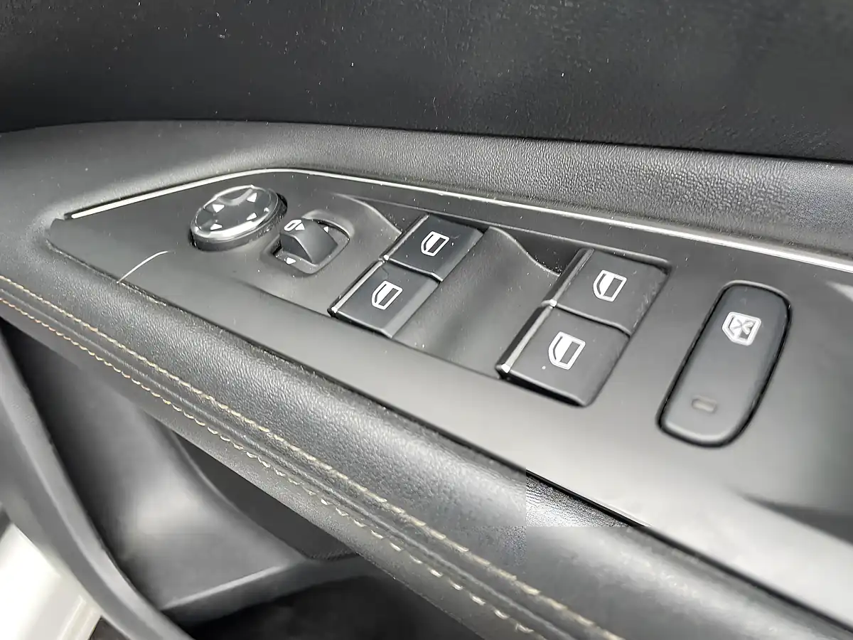 Used 2021 Peugeot 3008 GT White - Interior and Exterior details 16