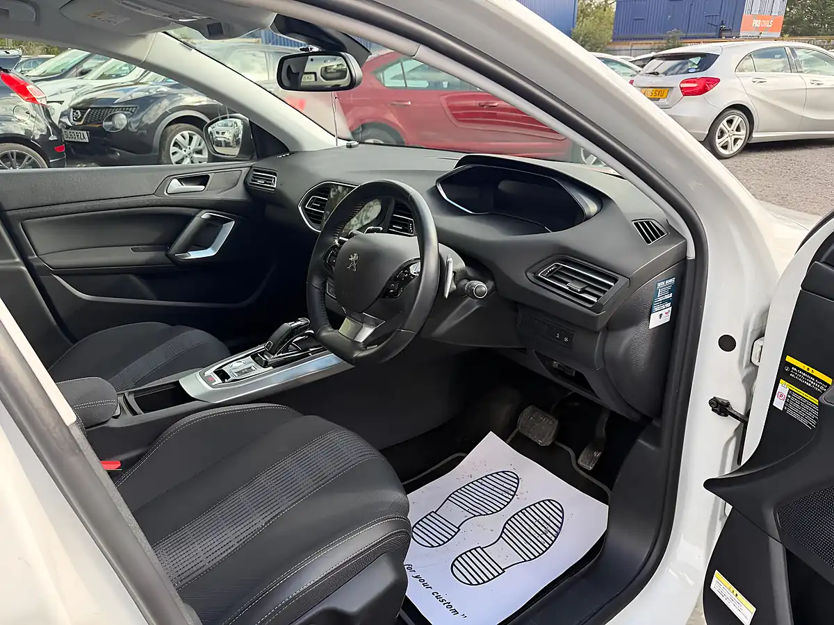 Used 2021 Peugeot 308 GT White - Interior and Exterior details 10