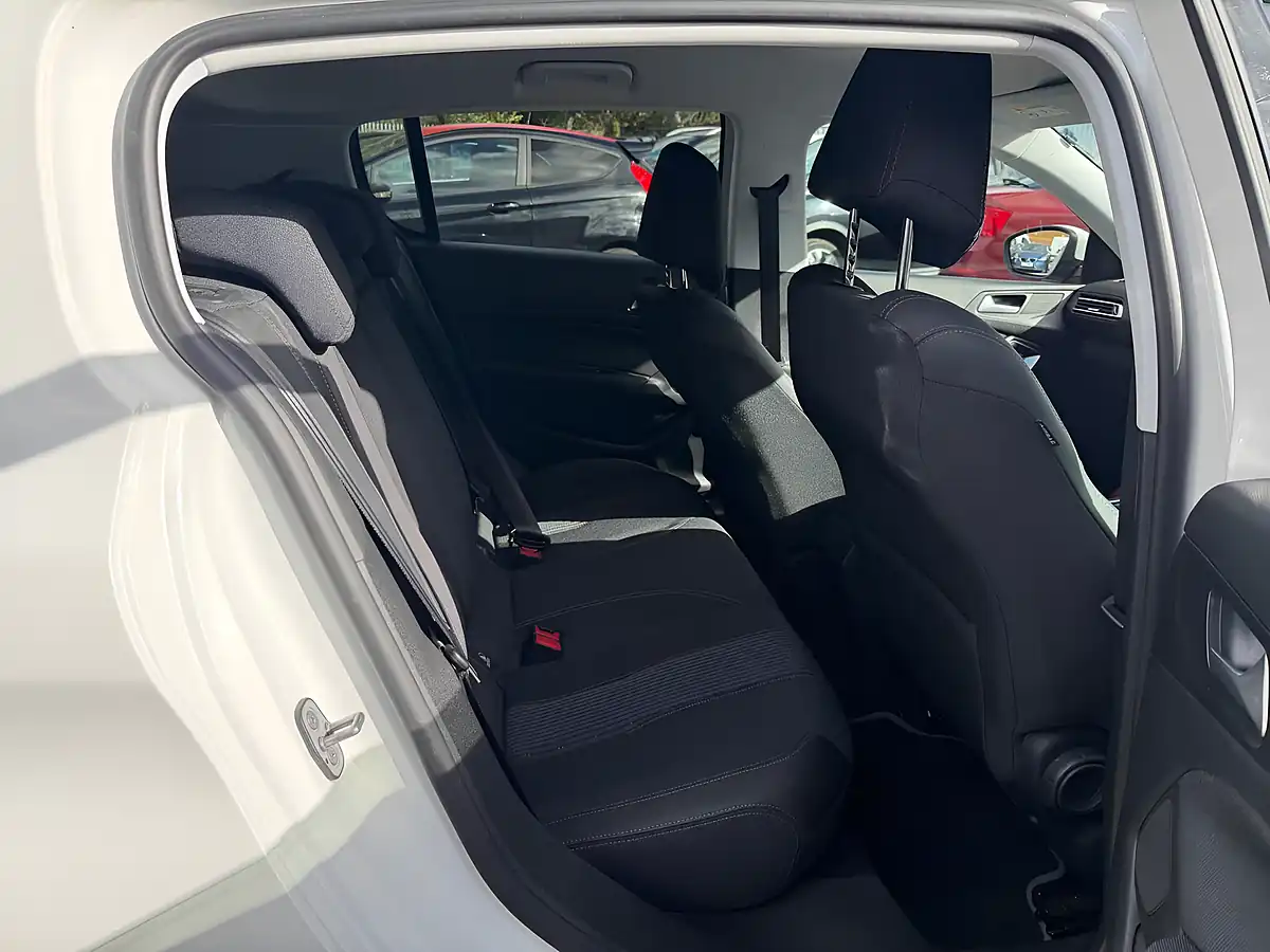 Used 2021 Peugeot 308 GT White - Interior and Exterior details 11
