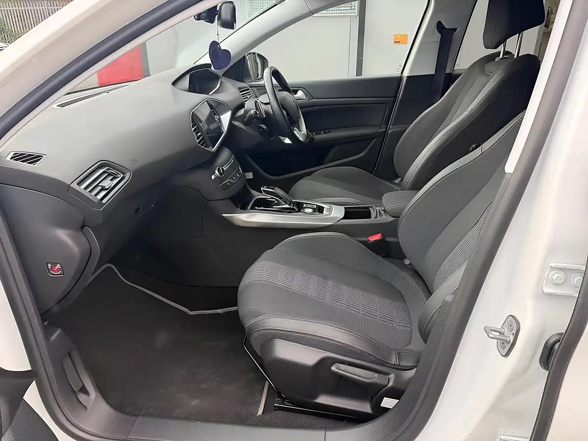 Used 2021 Peugeot 308 GT White - Interior and Exterior details 14