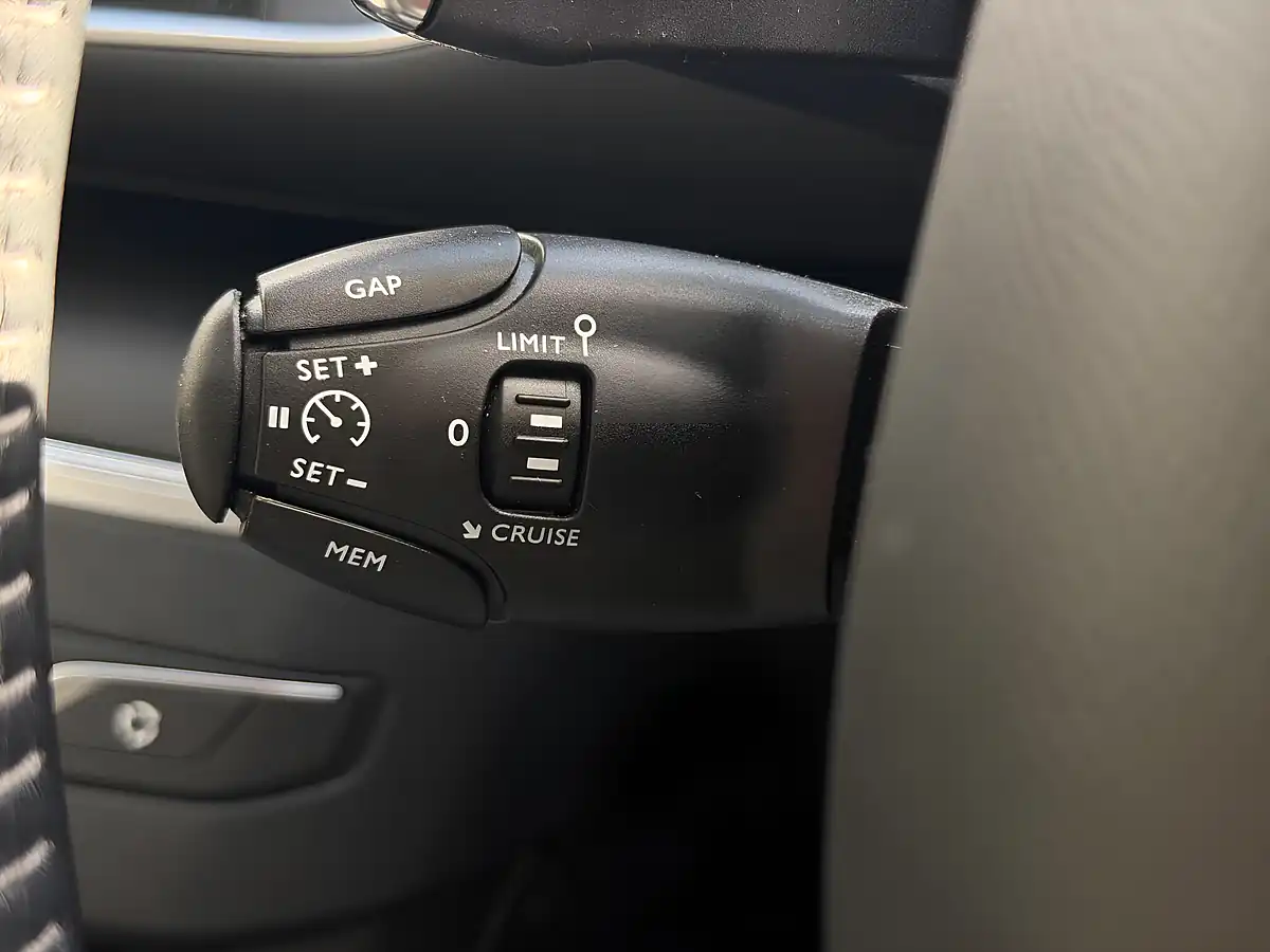Used 2021 Peugeot 308 GT White - Interior and Exterior details 17