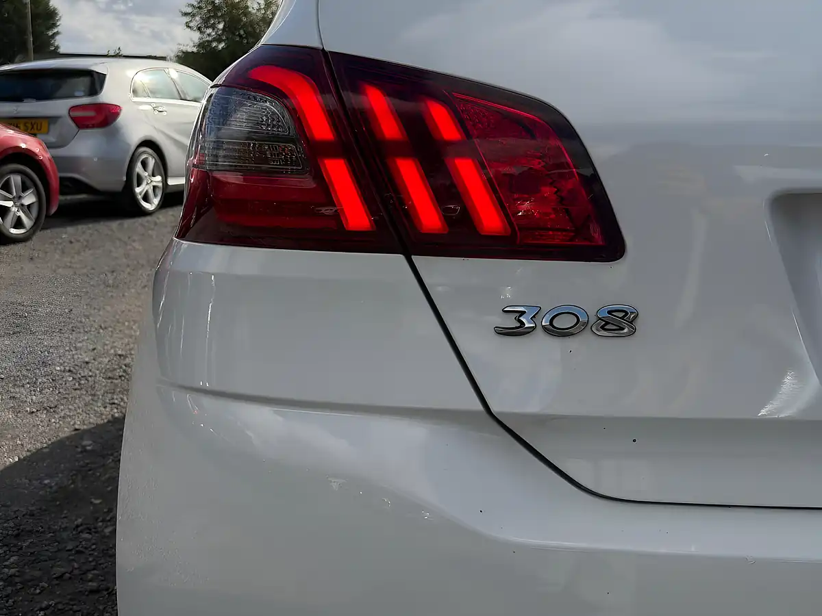 Used 2021 Peugeot 308 GT White - Interior and Exterior details 20