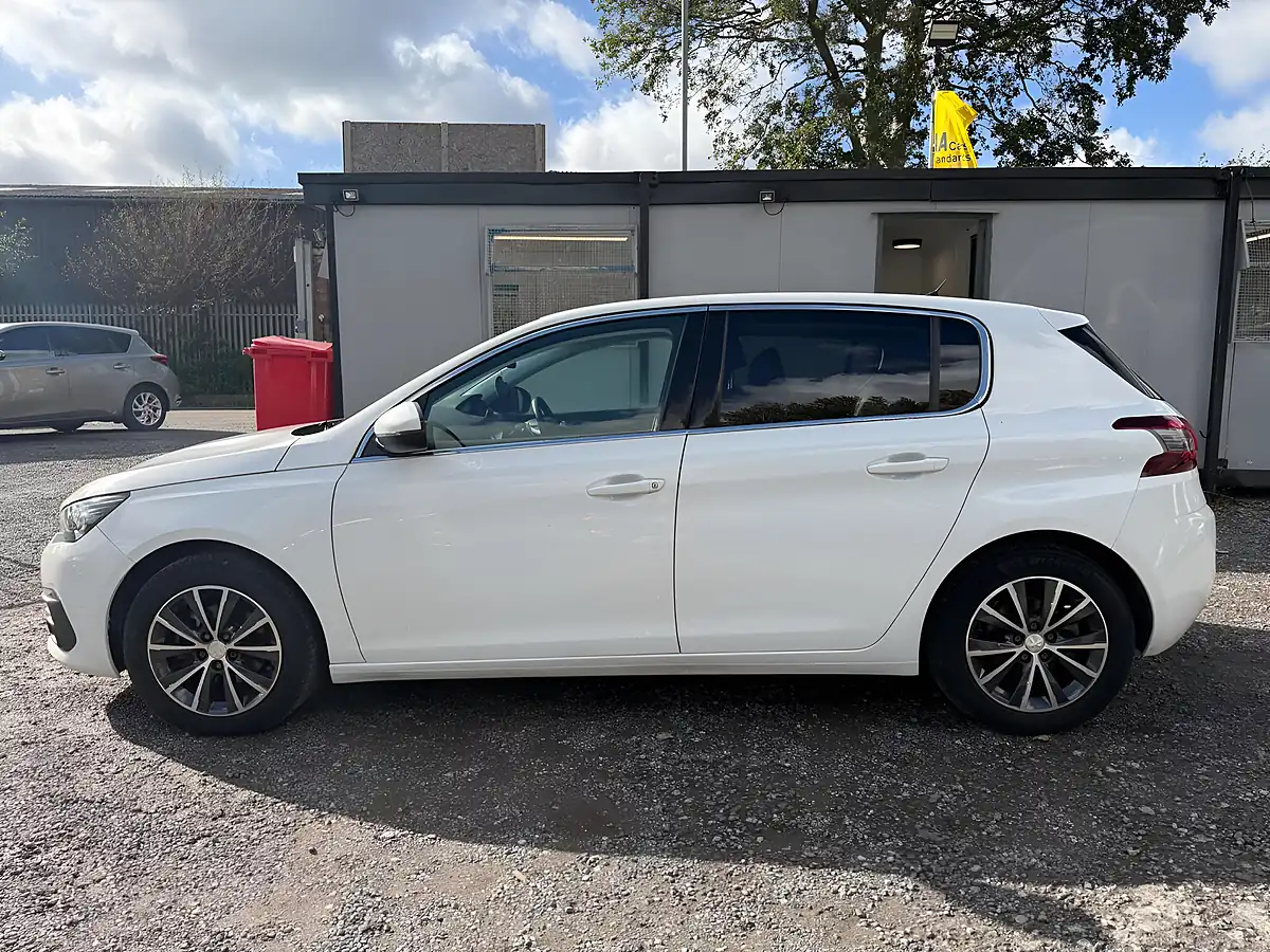 Used 2021 Peugeot 308 GT White - Interior and Exterior details 4