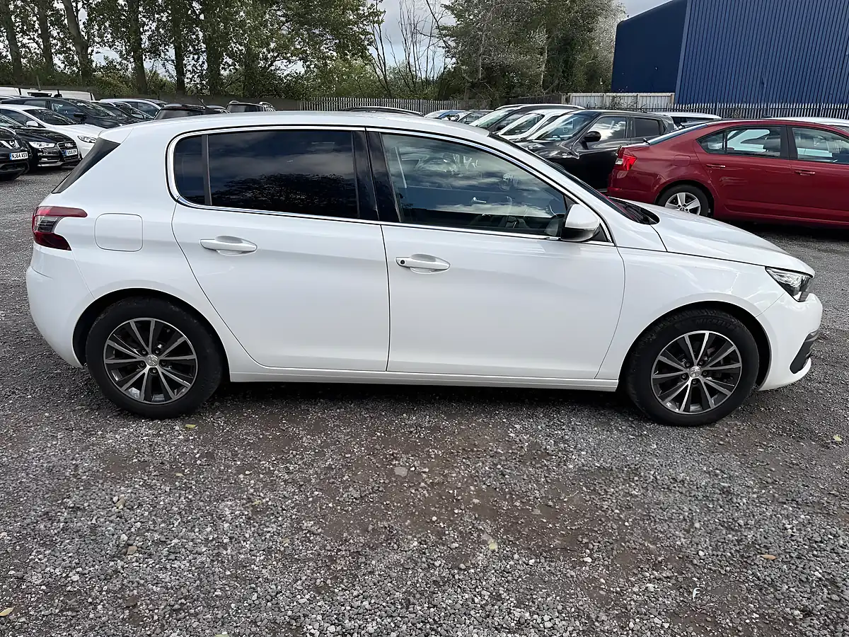Used 2021 Peugeot 308 GT White - Interior and Exterior details 8