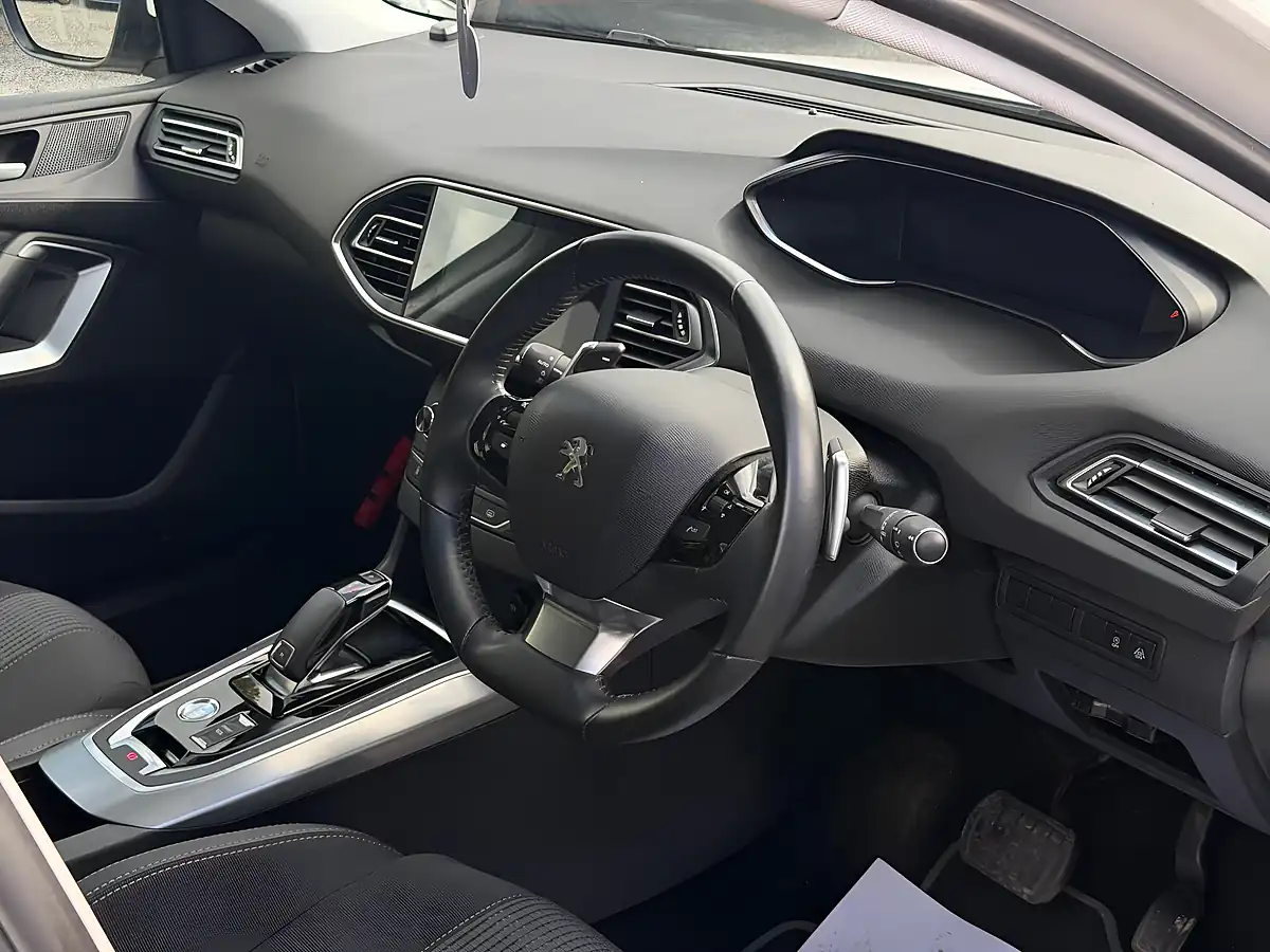 Used 2021 Peugeot 308 GT White - Interior and Exterior details 9