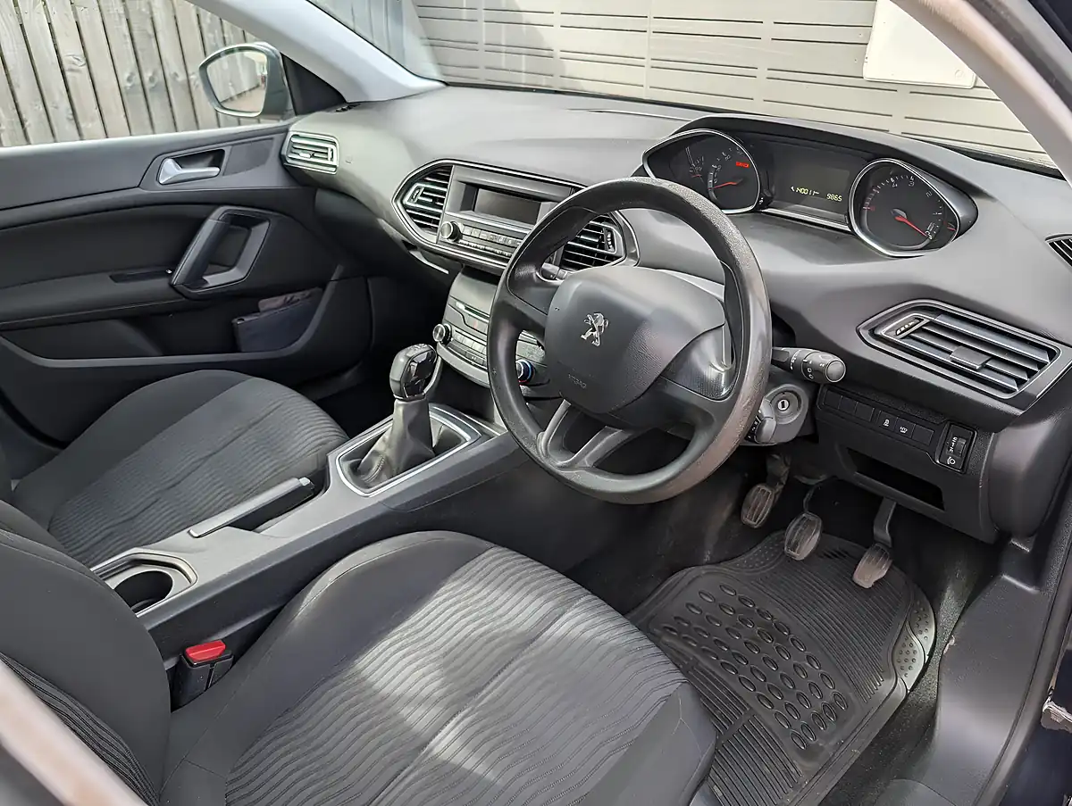Used 2021 Peugeot 308 Sw Access Blue - Interior and Exterior details 16