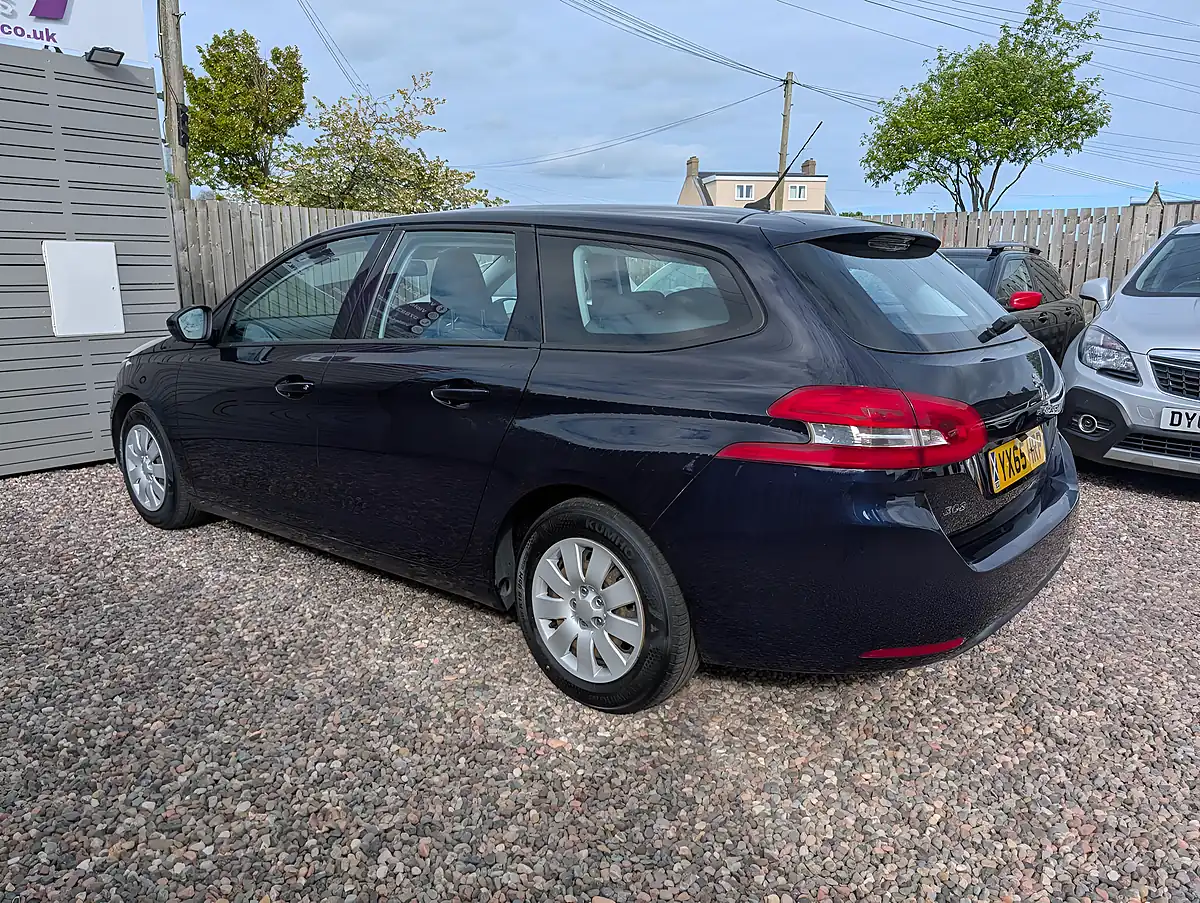 Used 2021 Peugeot 308 Sw Access Blue - Interior and Exterior details 9