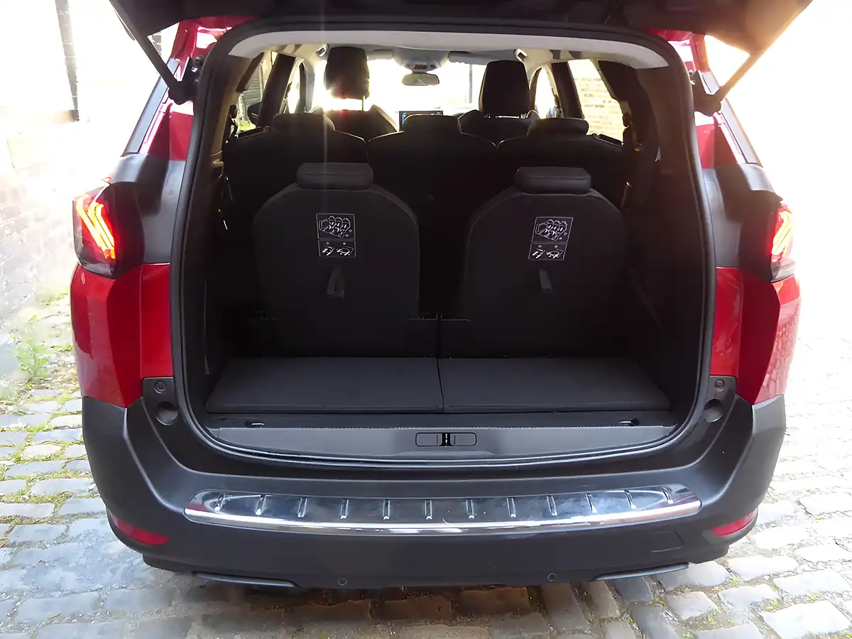 Used 2021 Peugeot 5008 Allure Premium Red - Interior and Exterior details 10