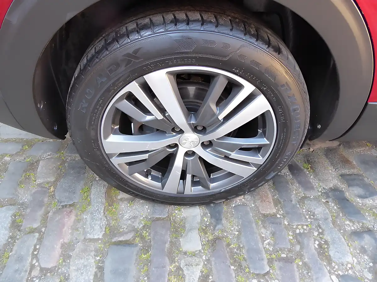 Used 2021 Peugeot 5008 Allure Premium Red - Interior and Exterior details 11