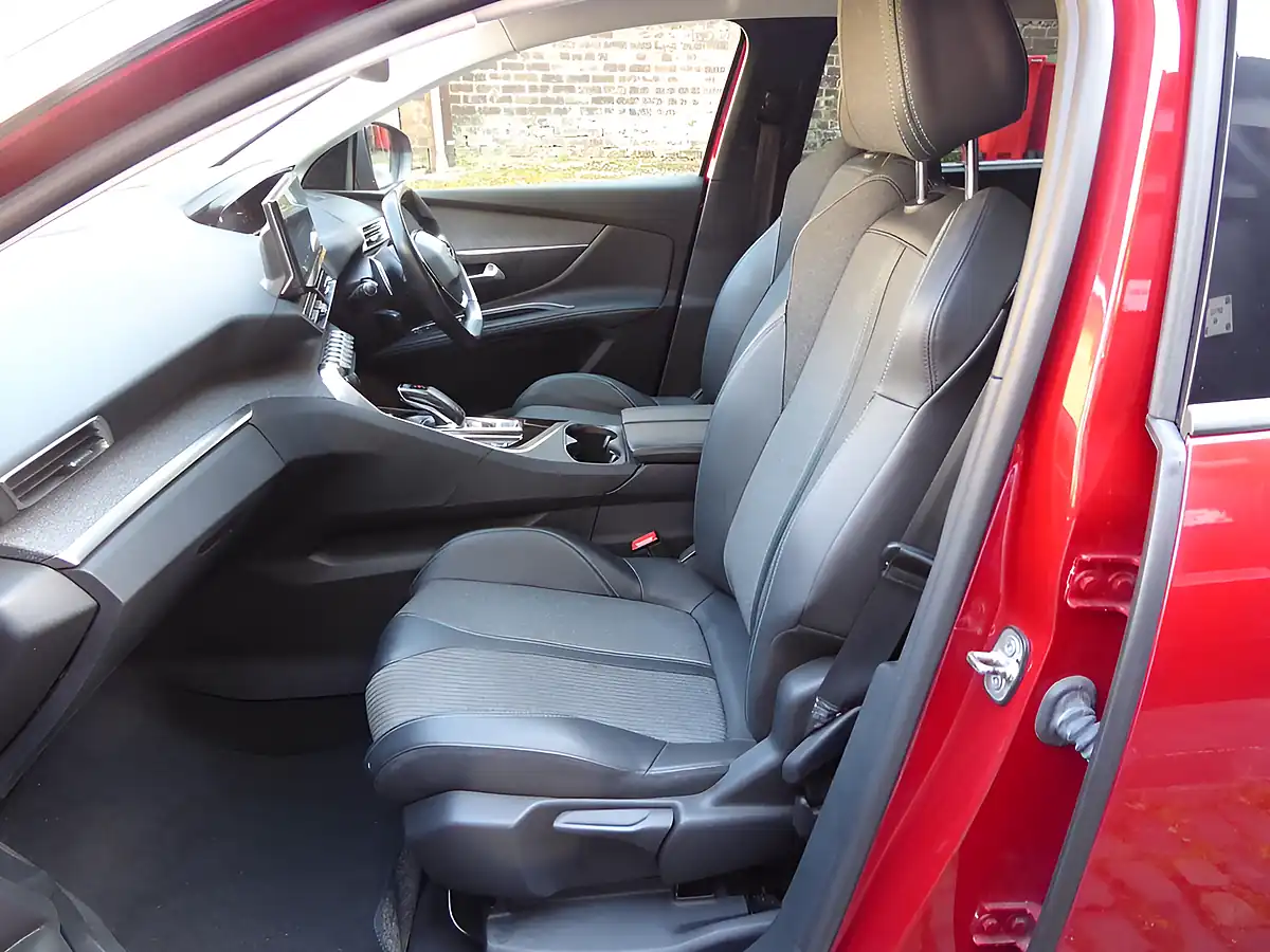 Used 2021 Peugeot 5008 Allure Premium Red - Interior and Exterior details 13