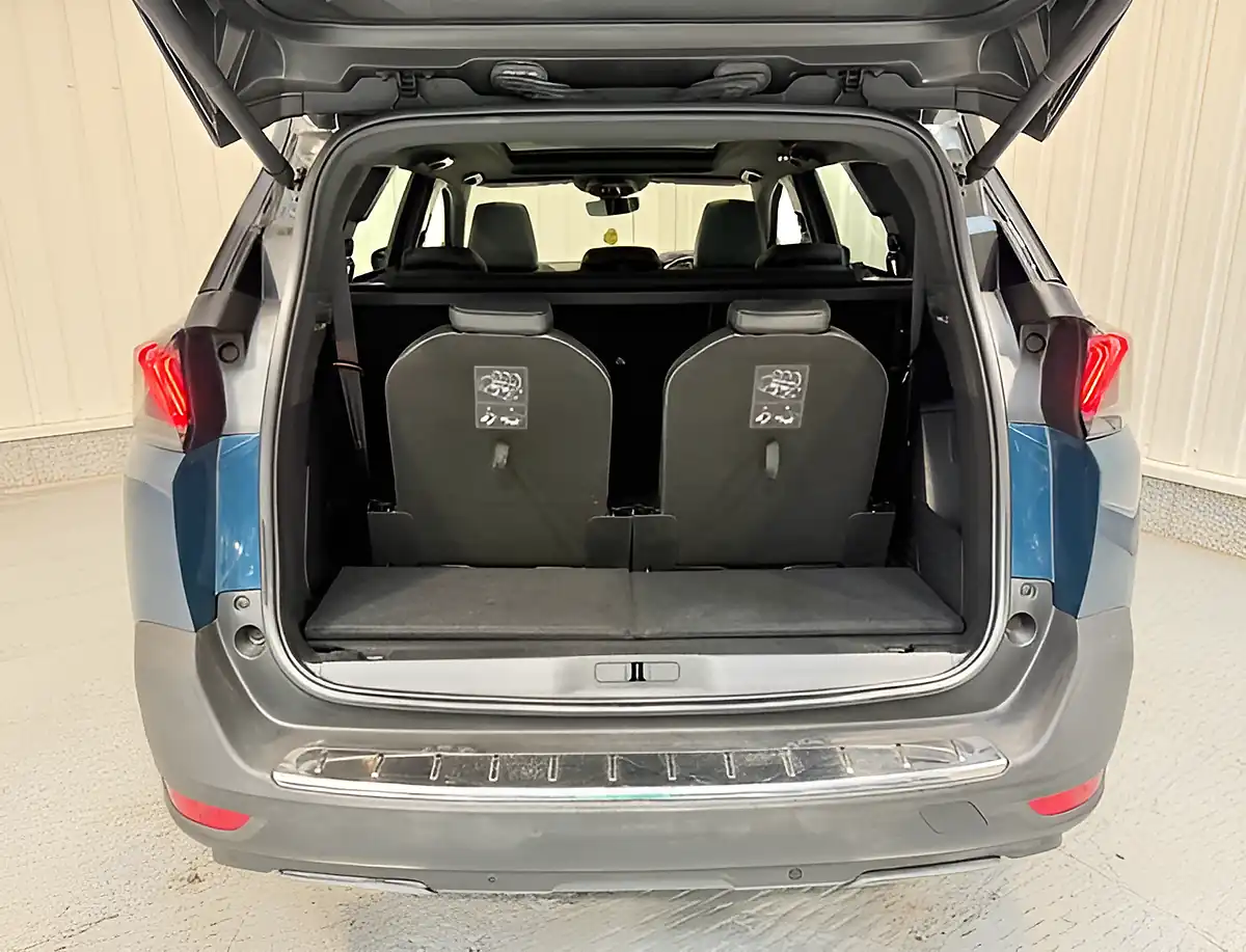Used 2021 Peugeot 5008 GT Celebes Blue - Interior and Exterior details 10