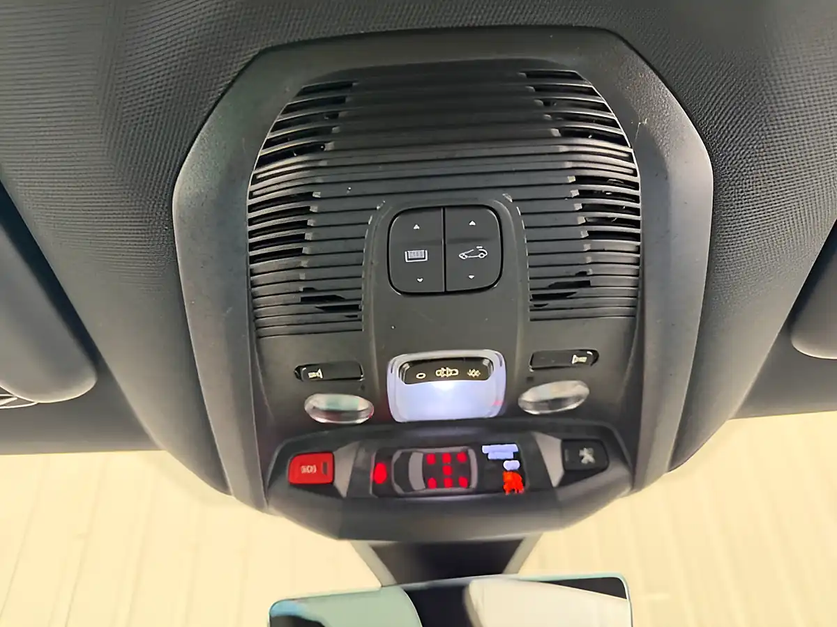 Used 2021 Peugeot 5008 GT Celebes Blue - Interior and Exterior details 13