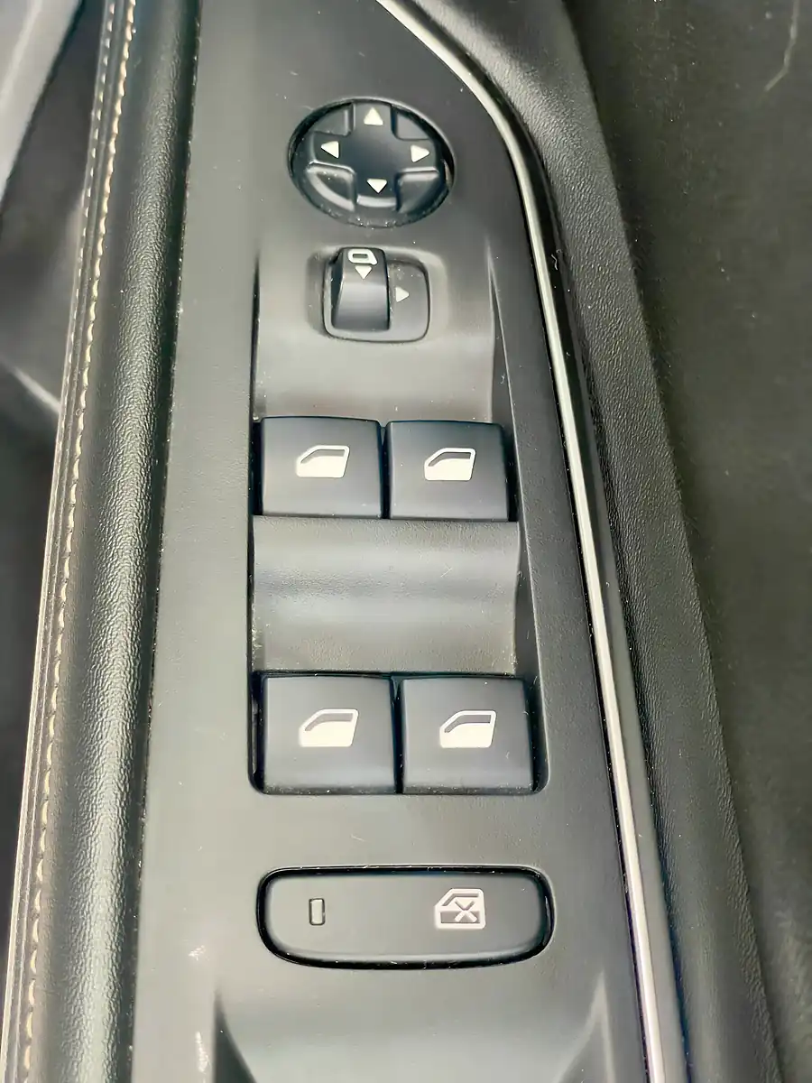 Used 2021 Peugeot 5008 GT Grey - Interior and Exterior details 14