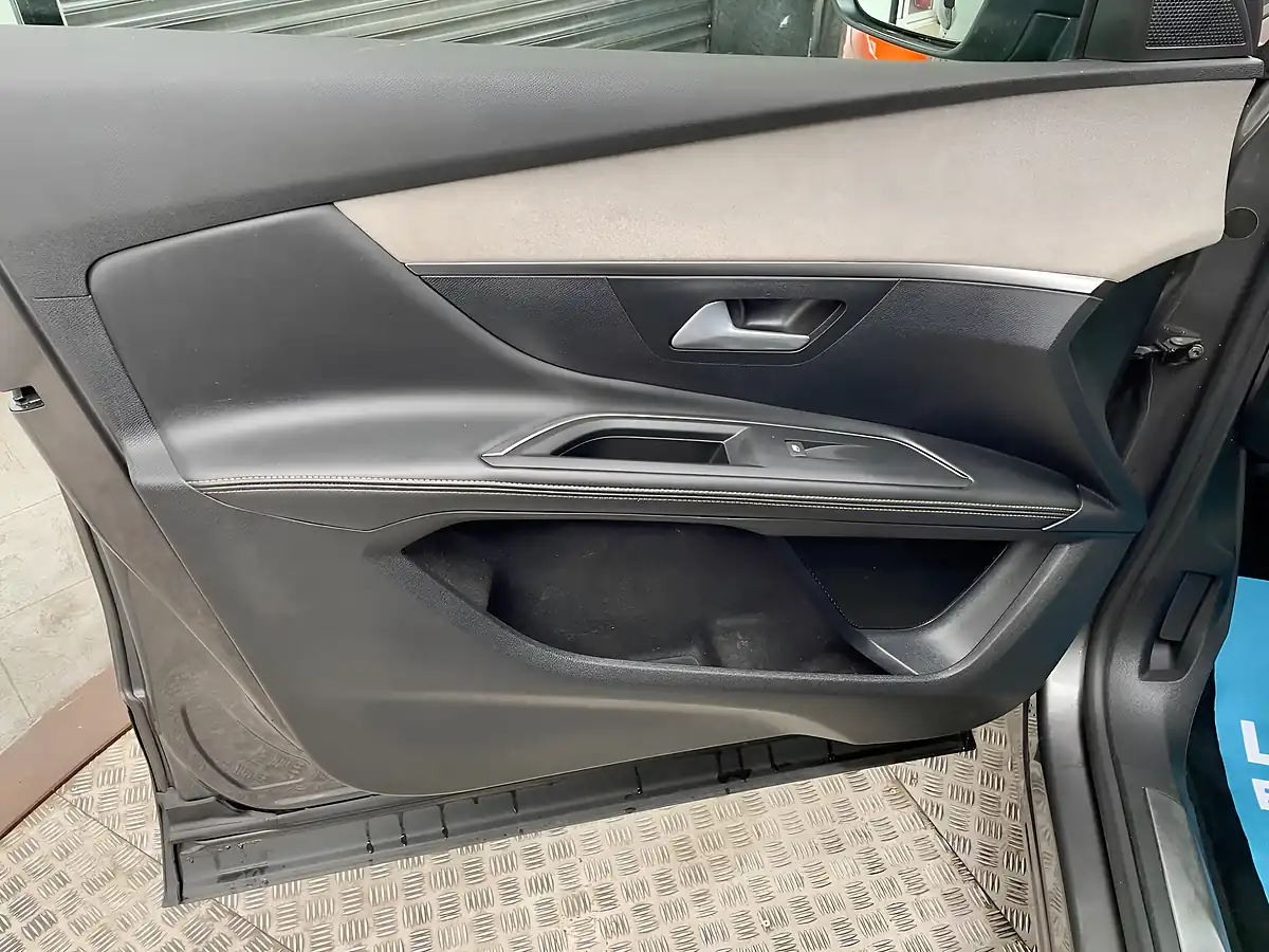 Used 2021 Peugeot 5008 GT Grey - Interior and Exterior details 17