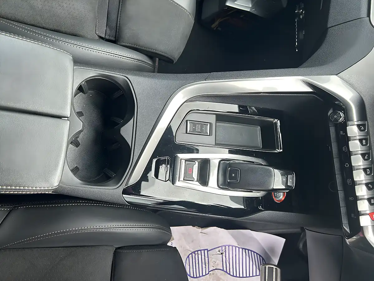 Used 2021 Peugeot 5008 GT White - Interior and Exterior details 13