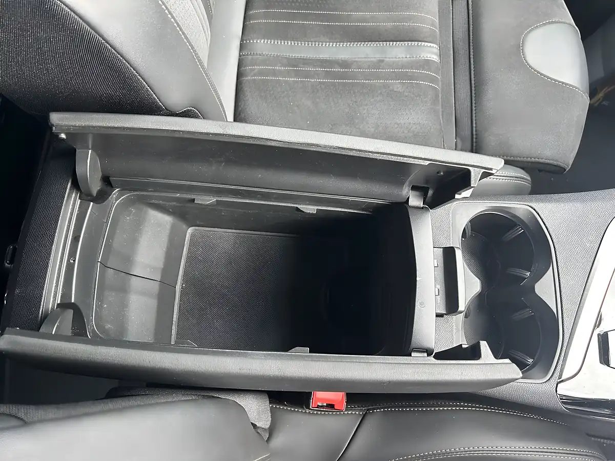 Used 2021 Peugeot 5008 GT White - Interior and Exterior details 16