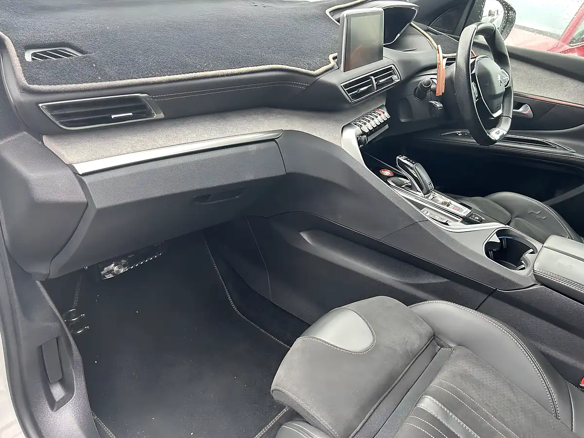 Used 2021 Peugeot 5008 GT White - Interior and Exterior details 9