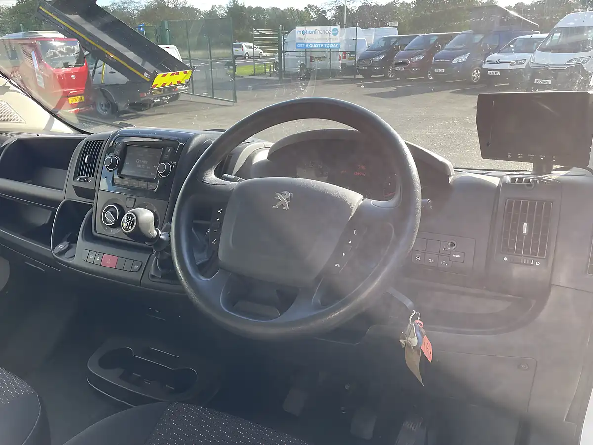 Used 2021 Peugeot Boxer Luton Low Loader White - Interior and Exterior details 8