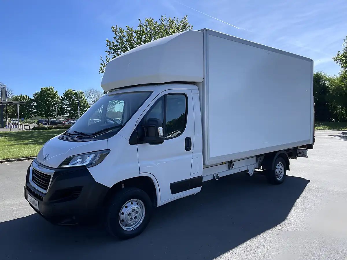 Used 2021 Peugeot Boxer Luton With Tail Lift White - Interior and Exterior details 3