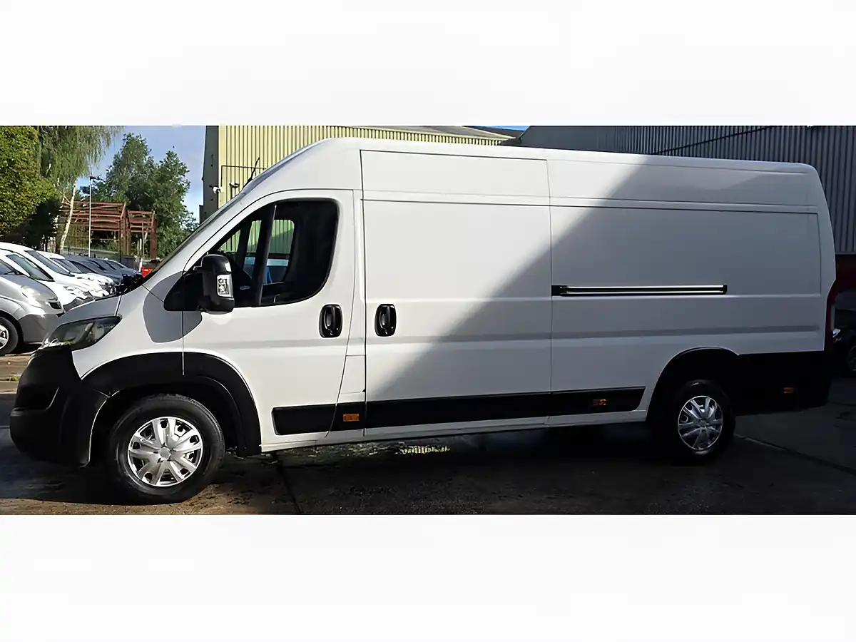 Used 2021 Peugeot Boxer Professional White - Interior and Exterior details 11