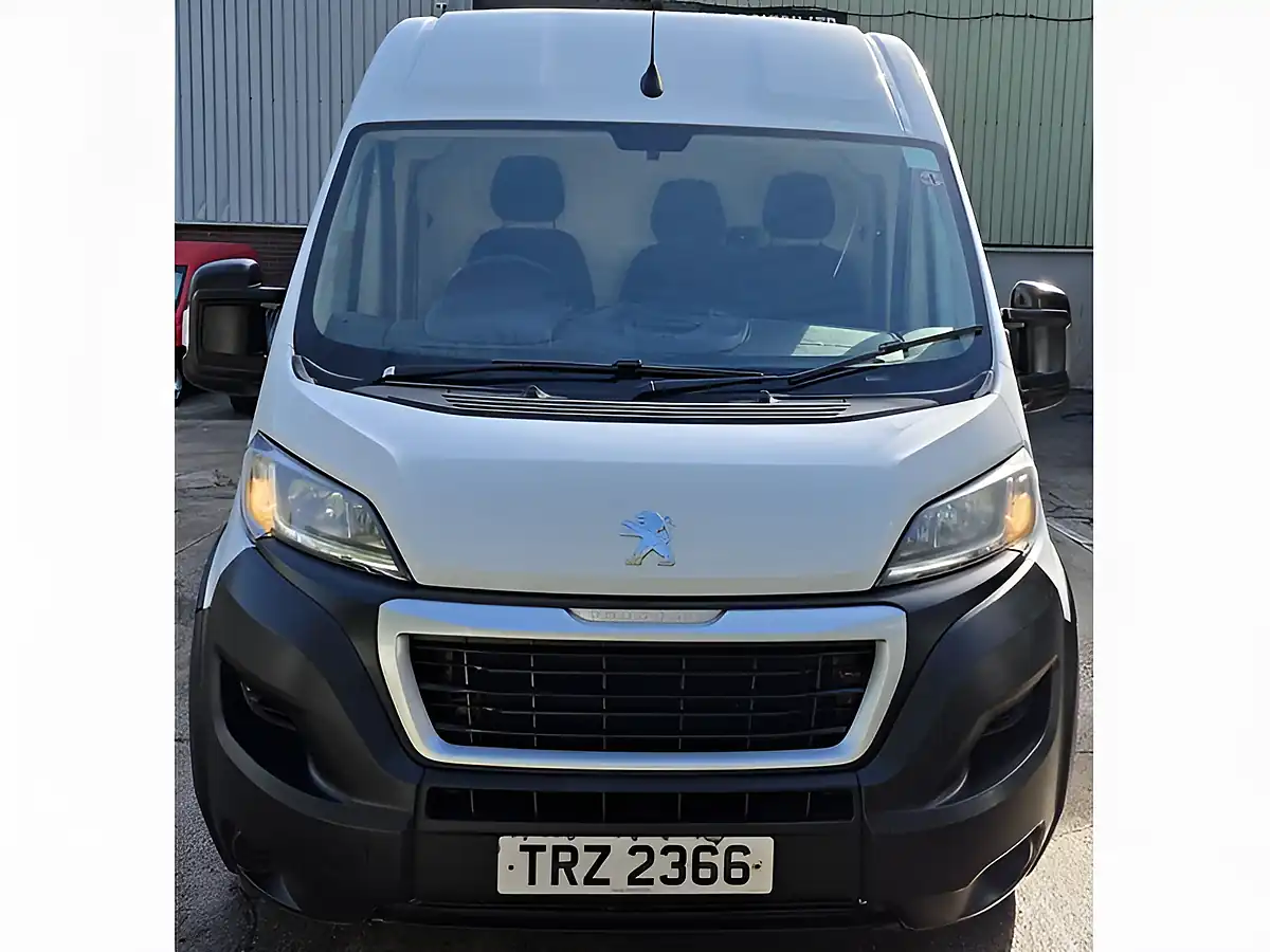 Used 2021 Peugeot Boxer Professional White - Interior and Exterior details 12