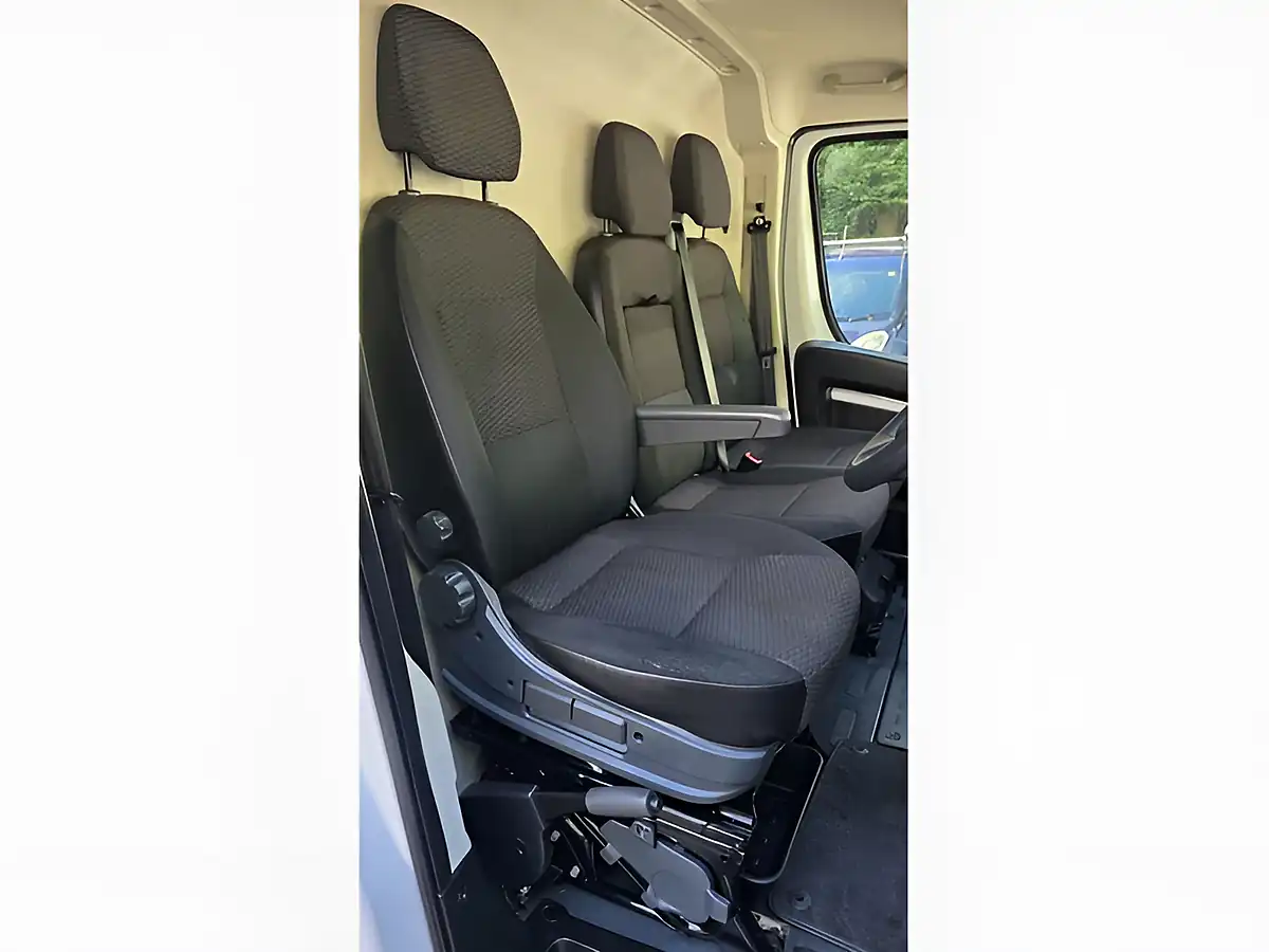 Used 2021 Peugeot Boxer Professional White - Interior and Exterior details 15