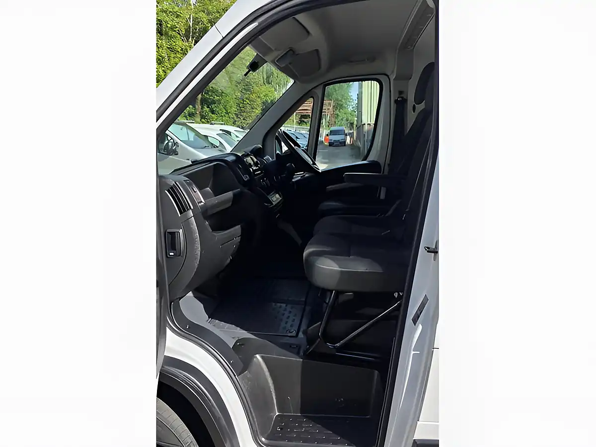 Used 2021 Peugeot Boxer Professional White - Interior and Exterior details 19